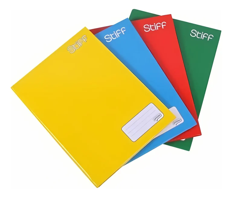 Cadernos de brochura amarelo azul vermelho e verde